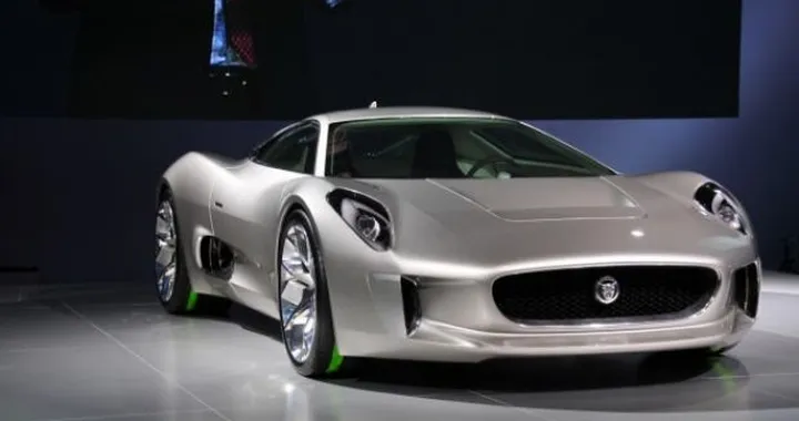 Jaguar pensa ad una supercar