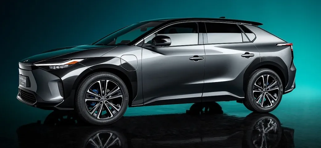 Toyota bZ4X: concept elettrica hi-tech al Salone di Shanghai 2021