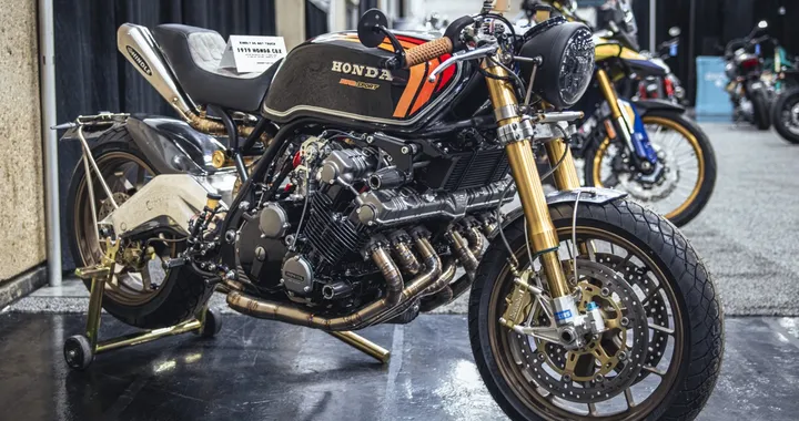 Honda CBX1000 Restomod: il capolavoro custom di Dennis Nhan
