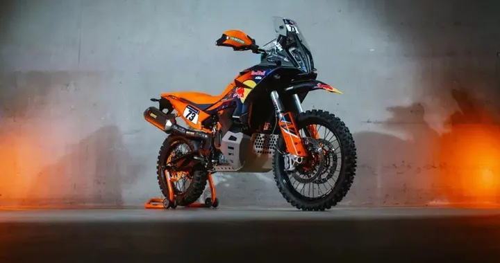 KTM 890 Adventure R Rally 2026: l'arma definitiva per l'off-road ha un prezzo