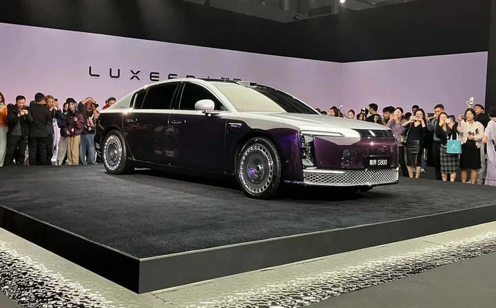 Maextro S800: la nuova sfida cinese alle limousine di lusso europee
