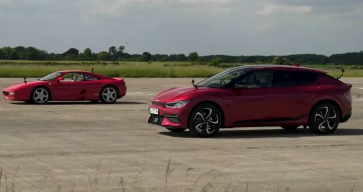 Ferrari F355 vs Kia EV6 GT-Line: drag race irrituale [Video]