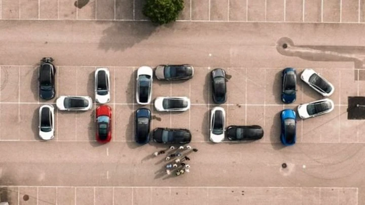 Tesla: clienti norvegesi iniziano sciopero della fame