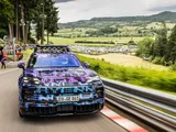 Porsche Cayenne Electric, prima del debutto infrange nuovi record