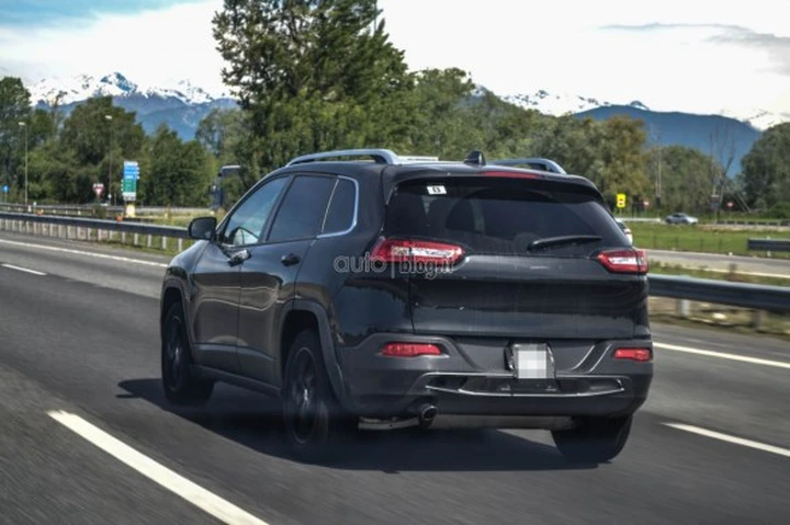 Jeep Cherokee foto spia e caratteristiche