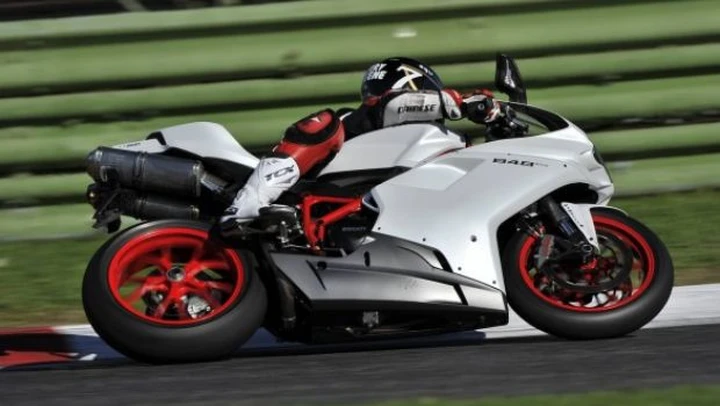 TEST: Faccia a faccia con la Ducati 848 Evo