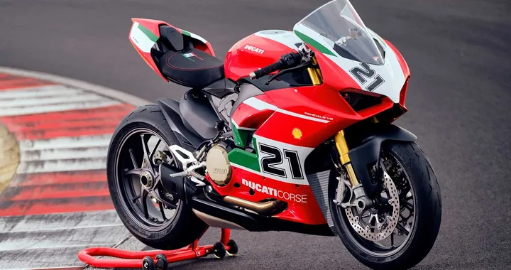 Ducati Panigale V2 Bayliss 1st Championship 20th Anniversary, iniziata la produzione