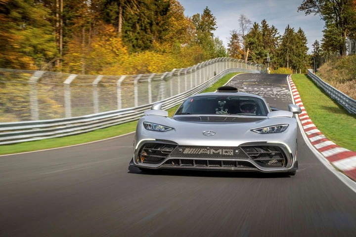 La Mercedes-AMG ONE fa il tempo record al Nürburgring | Video