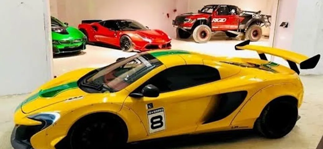 Garage di lusso in Pakistan