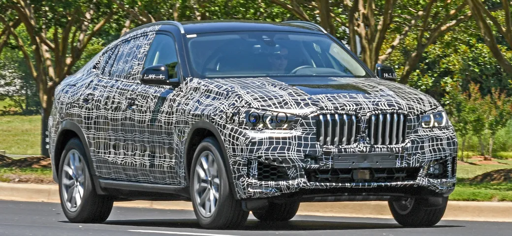 BMW X6 2019: foto spia su strada