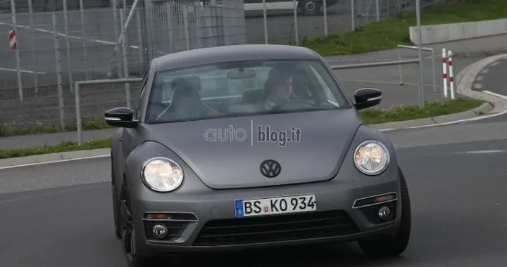 Volkswagen Beetle R: foto spia su strada