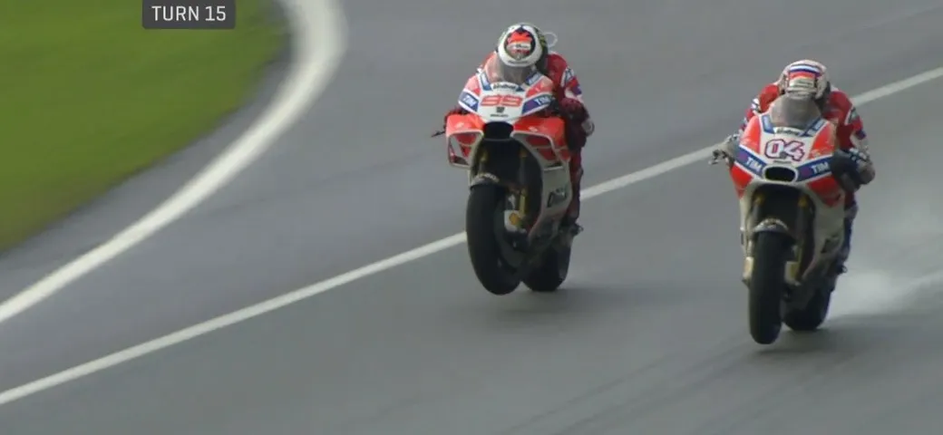 MotoGP Malesia 2017: Dovizioso 1°, doppietta Ducati. Marquez 4°, mondiale aperto!