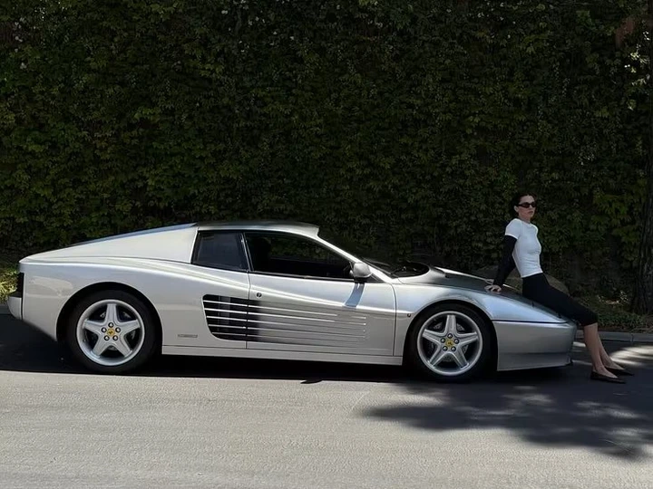 La nuova Ferrari di Kendall Jenner è un'icona degli anni '90