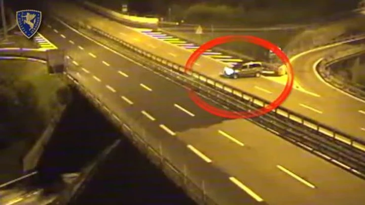 Fermato un 63enne dopo aver fatto inversione in autostrada. Era stanco di guidare...