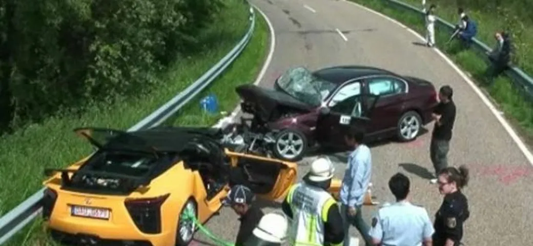 Lexus LFA Nurburgring Edition: distrutto l'esemplare fotografato 2 giorni fa. Morto il collaudatore capo Hiromu Naruse. Lutto in casa Toyota.