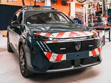 Peugeot 5008 ora indossa la divisa della Gendarmerie: scelta curiosa
