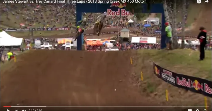 Sorpassi epici: battaglia fra Stewart e Canard in motocross [Video]