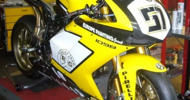 Svelata la nuova colorazione della 1098R del Team RG