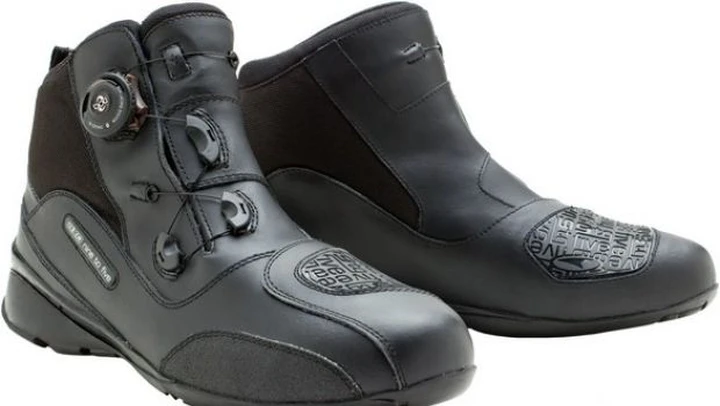 AXO footwear 2012: scarpa tecnica 9to5