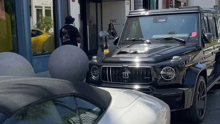 Avvistamento da sogno, tutte insieme Bodo Cabriolet, 900 G-Wagon e Ferrari Purosangue