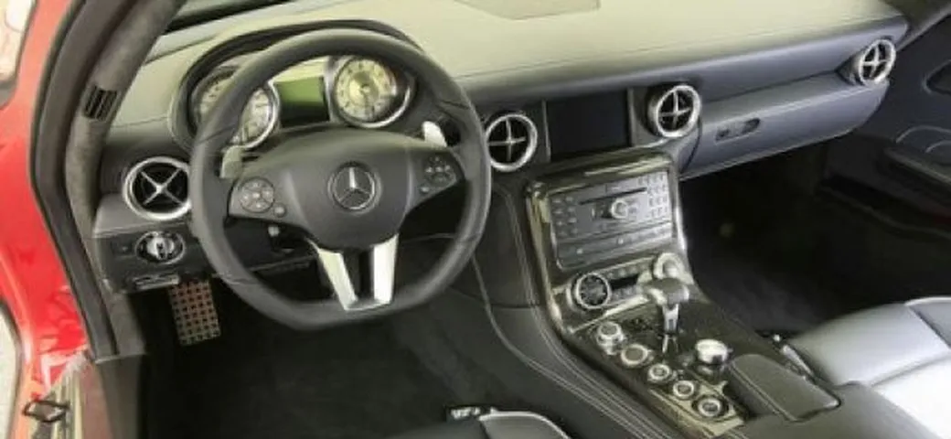 Mercedes Sls: nuovi teaser ufficiali