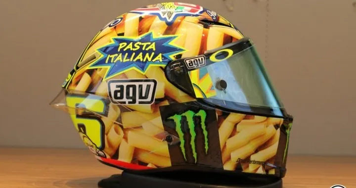 Valentino Rossi: il casco per il Mugello dedicato alla pasta