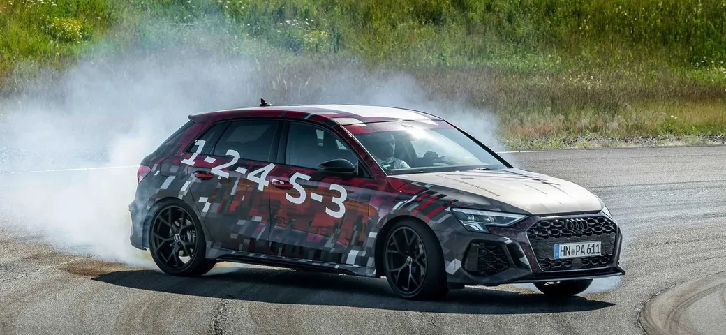 Audi RS3 2021, compatta da drift con 400 CV e Torque Splitter