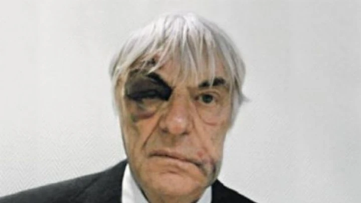 Bernie Ecclestone aggredito: foto del pestaggio per una campagna pubblicitaria