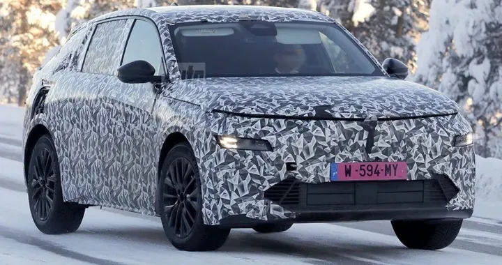 Lancia Gamma, per la prima volta su strada: come sarà l'ammiraglia SUV