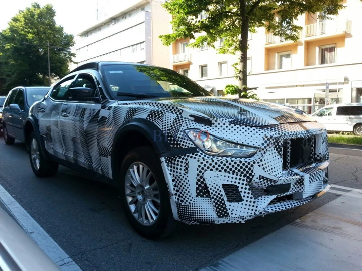 Maserati Levante: nuove foto spia su strada