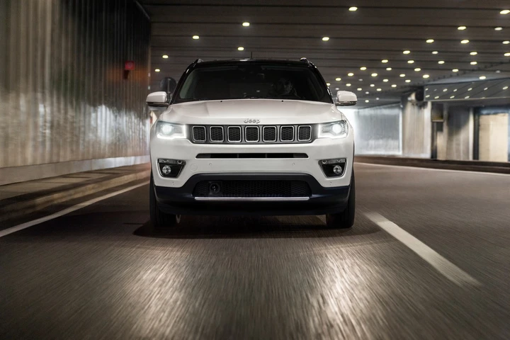 Mercato auto Italia: la Jeep è un missile