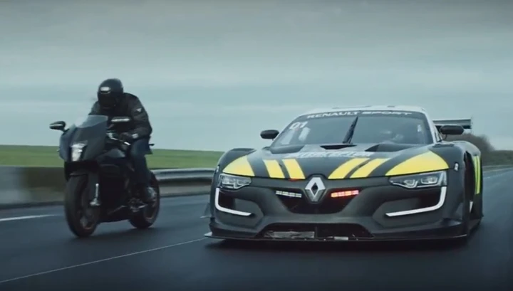 La Renault RS 01 diventa una volante della Polizia [Video]