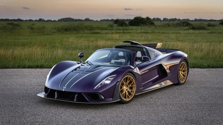 Hennessey Venom F5-M, 2.059 CV e vero cambio manuale: sfida a Ferrari