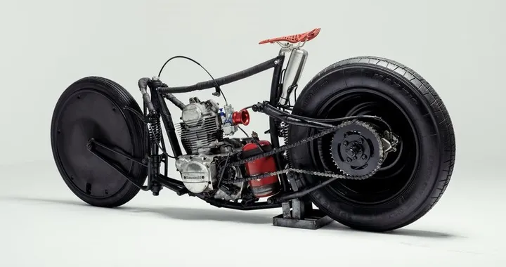 Kawasaki KZ250 "The Sprinter" by Valen Zhou