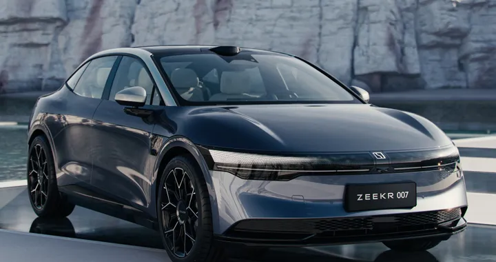 Zeekr 007, la nuova berlina con una batteria da record