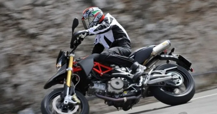TEST anteprima Aprilia Dorsoduro 750 Factory 2010