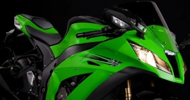 Kawasaki Ninja ZX-10R 2011 - dati e foto ufficiali del bolide da 200 CV