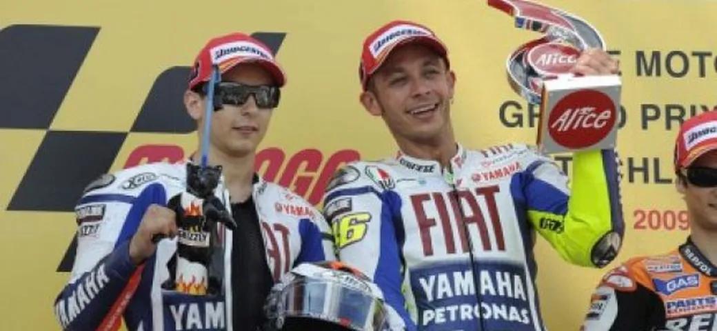 Moto Gp al Sachsenring: doppietta del Team Fiat Yamaha; Lorenzo e Rossi duello mondiale