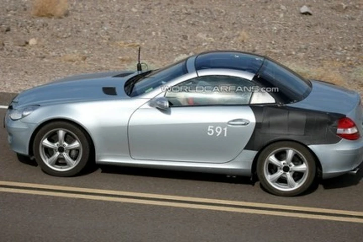 Mercedes SLK: in arrivo il tetto in vetro