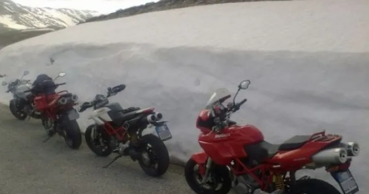 Foto del giorno: Club Ducati Abruzzo a Campo imperatore