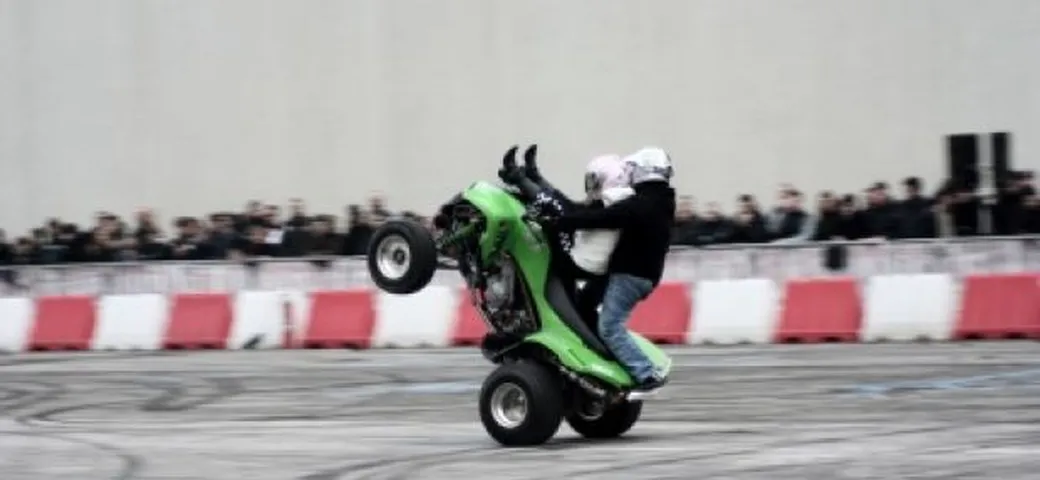 Foto del giorno:  stunt-man italiano su quad