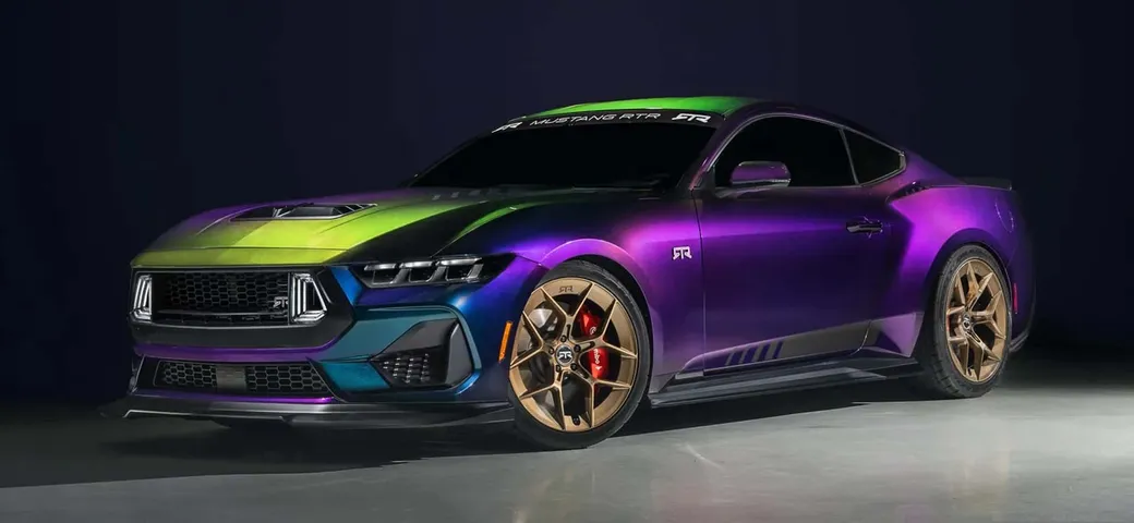 Nuova Ford Mustang: torna la leggendaria livrea Mystichrome