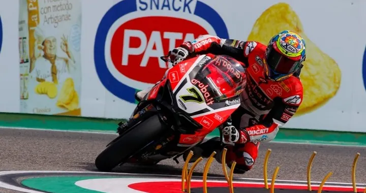 SBK Imola 2016: Davies e Giugliano davanti a tutti, paura per Guintoli