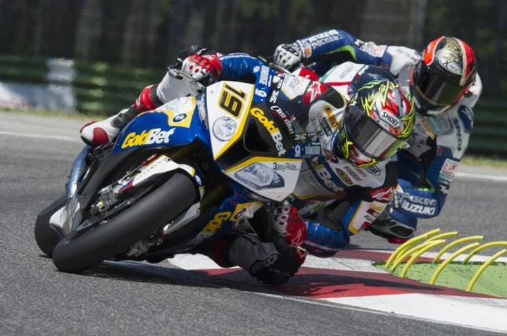 SBK, Nurburgring: ancora Bandiera Rossa in Gara-2, vince Davies davanti a Melandri