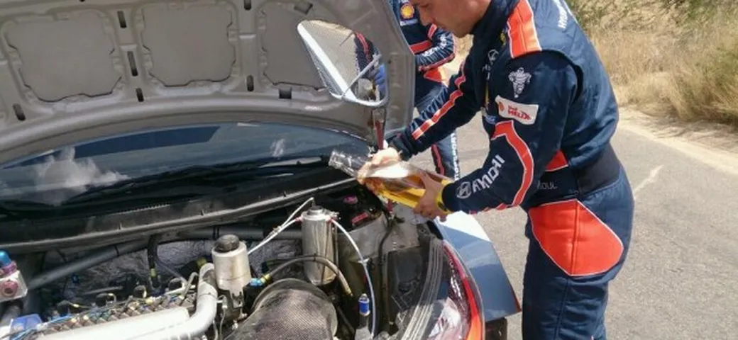 Finisce il liquido del radiatore? L'Epic Win è di Thierry Neuville