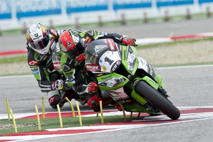 SBK Donington 2014, Sykes all'attacco: 