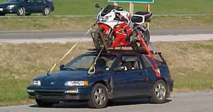 Moto sul porta pacchi