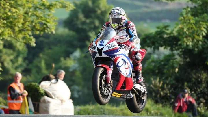 Road Races, John McGuinness in Supersport con Jackson Racing