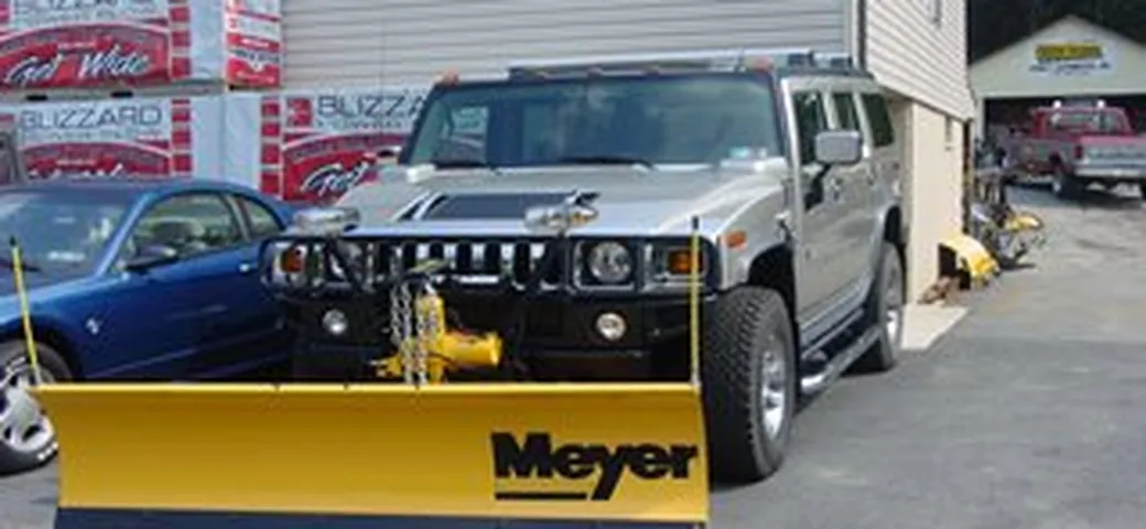 Hummer spazzaneve