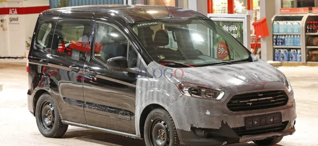 Ford Tourneo Courier: foto spia del facelift